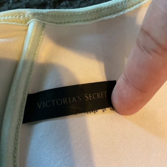 Victoria's Secret pint color Bikini Set - Picture 2 of 6